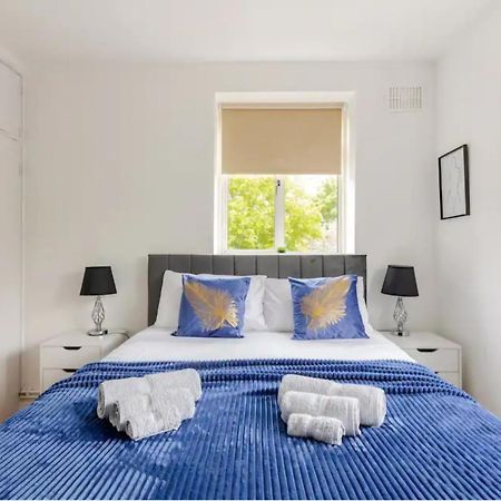 Spacious Two Bedroom Apartment In Battersea, Free Parking Londýn Exteriér fotografie